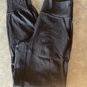 Lululemon Athletica Joggers
Black with silver details
Worn once or twice